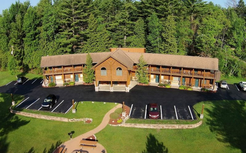 Northwoods Lodge (High Life Motel)